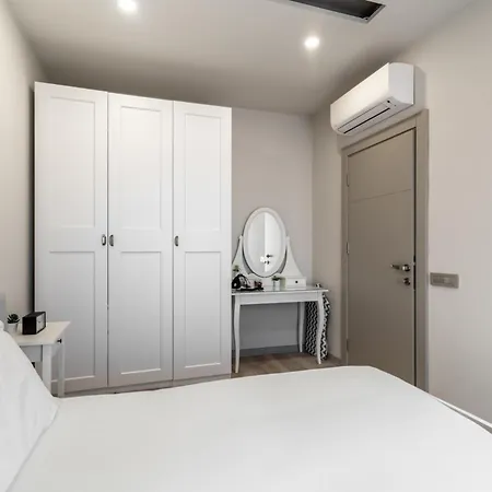 Central Studio W Balcony 10 Min To Lara Beach Apartmán *