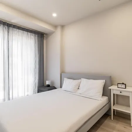 Central Studio W Balcony 10 Min To Lara Beach Apartmán *